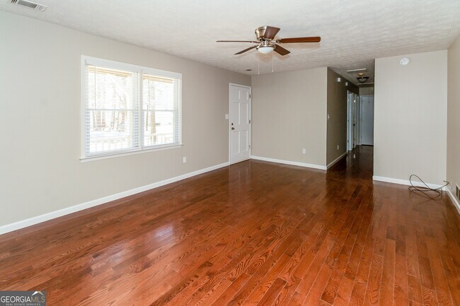Building Photo - 125 Highland Cir
