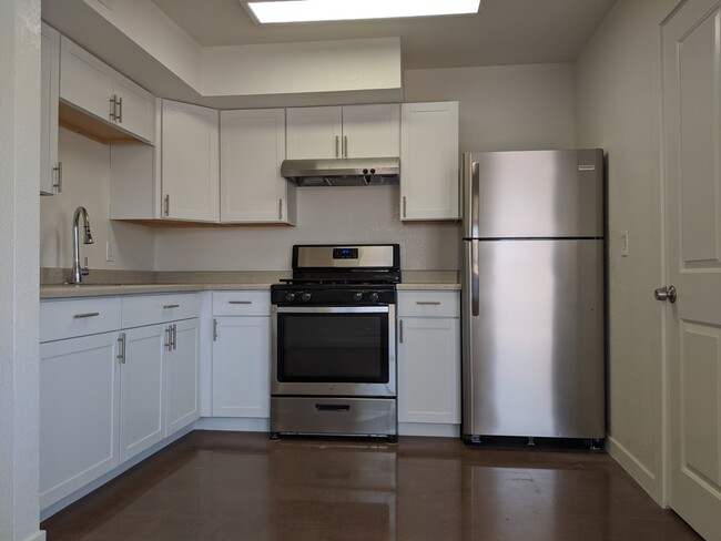 Building Photo - 616 S Bellview