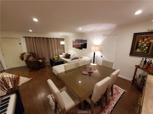 Foto del edificio - 322 Miraleste Dr