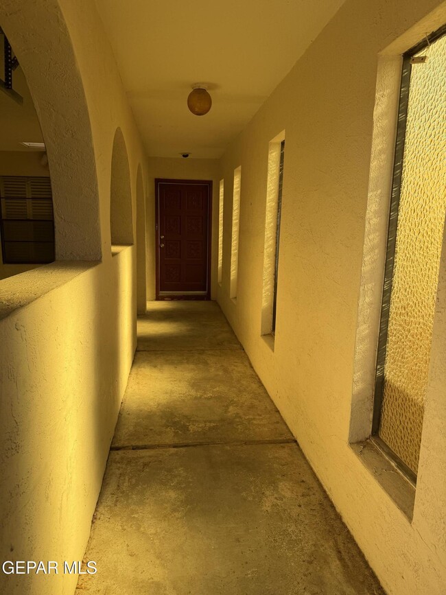 Building Photo - 320 Thunderbird Dr