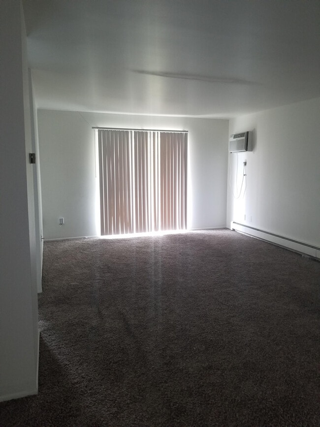 Building Photo - 1820 Axtell Dr