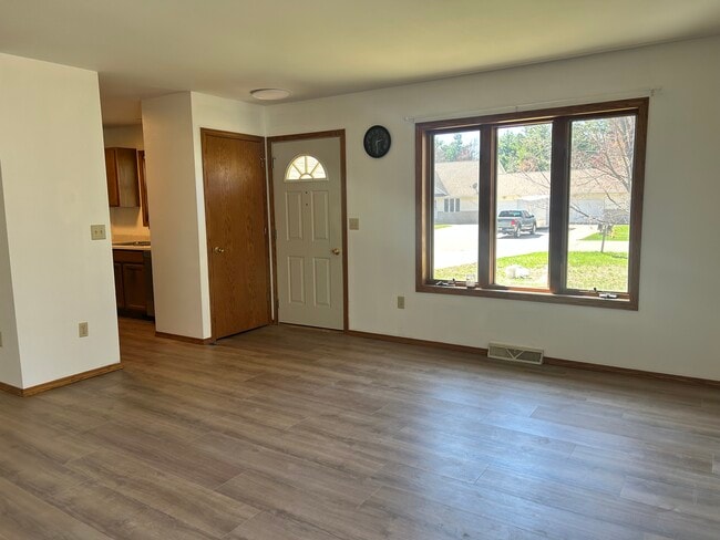 Building Photo - 3430 Rosewood Dr