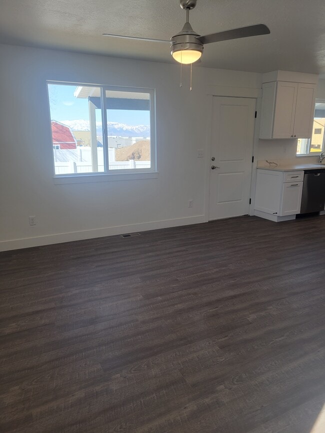 Building Photo - 116 E 730 N