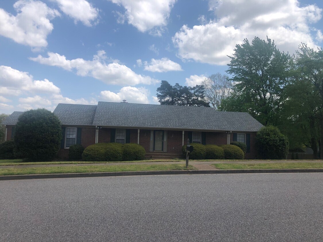 46 Greencastle Drive - 46 Greencastle Dr