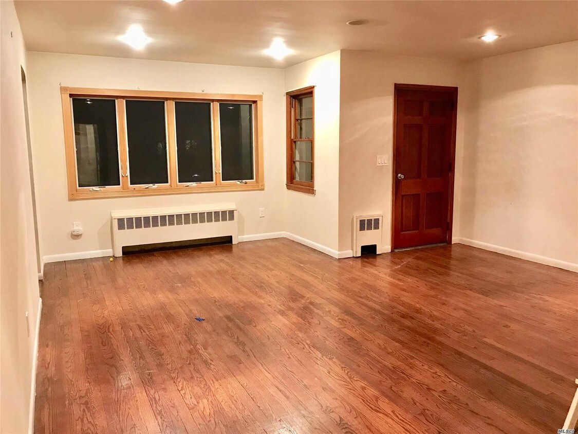 Building Photo - 593 Greenlawn Terrace