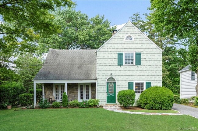 Photo - 224 Mamaroneck Rd (Scarsdale, NY) House
