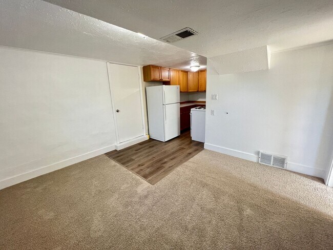 Foto del edificio - 221 1/2-617 1/2 Grand Ave