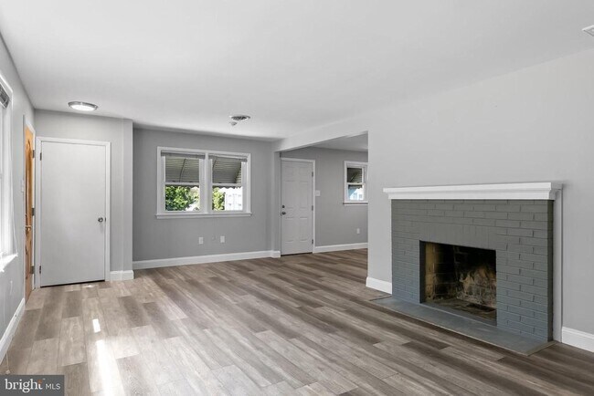 Building Photo - 405 Hamilton Rd