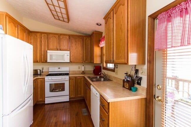 Building Photo - 47 Stonewall Rd