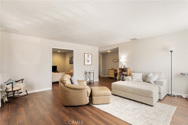 Building Photo - 215 E Navilla Pl