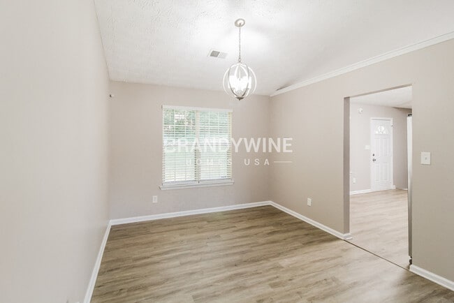 Building Photo - 5867 Bellingrath Way