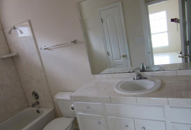 Building Photo - 18 Augusta Ct
