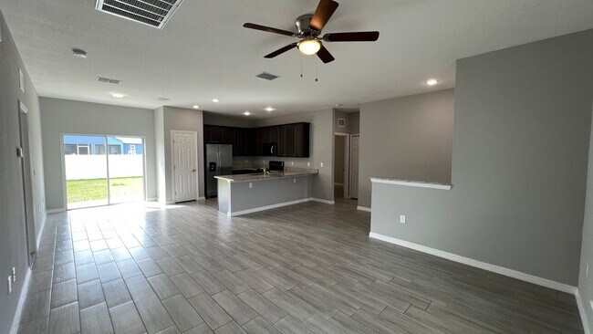 Foto del edificio - Adorable 3 Bedroom / 2 Bathroom Home in Pa...