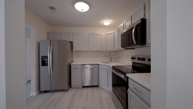 Foto del edificio - 136 Brookland Ct