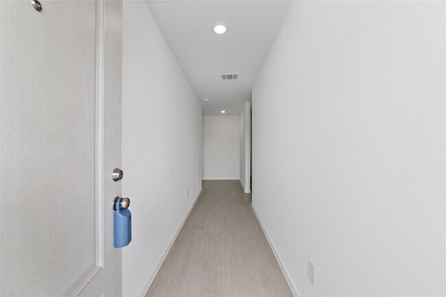 Building Photo - 3064 Huntersville Dr