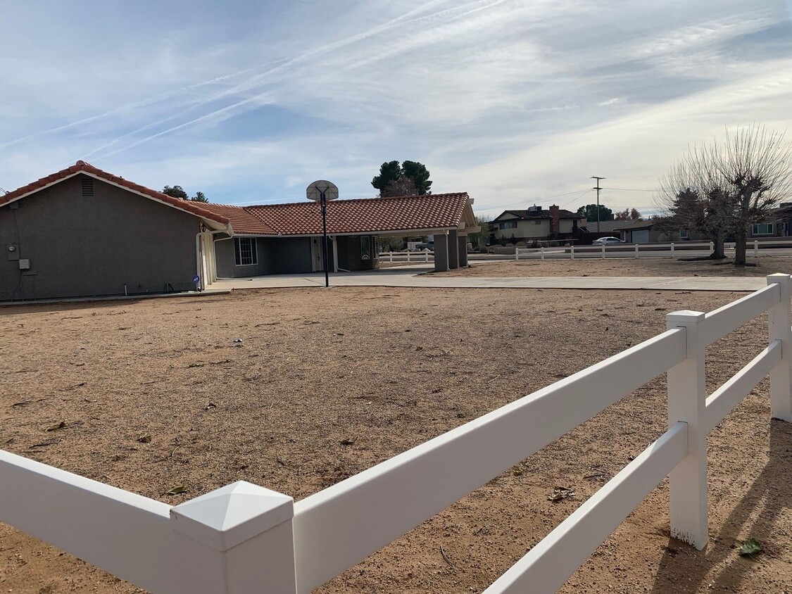 Beautiful Desert Knolls Home Apartments in Apple Valley, CA