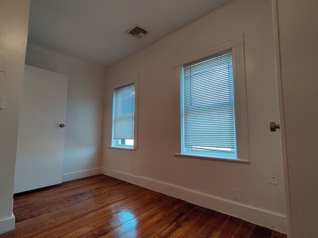 Building Photo - No Brokers Fee, In-Unit Washer and Dryer, Central Heat, Steps from boston Landing
