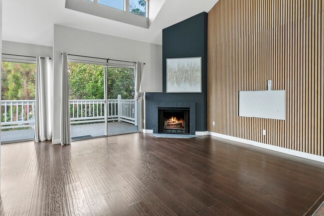 TWO BEDROOM HOA CONDO WITH TWO GARAGES - TWO BEDROOM HOA CONDO WITH TWO GARAGES