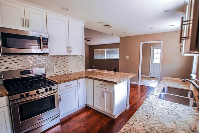 Building Photo - 919 Carlingford Ln