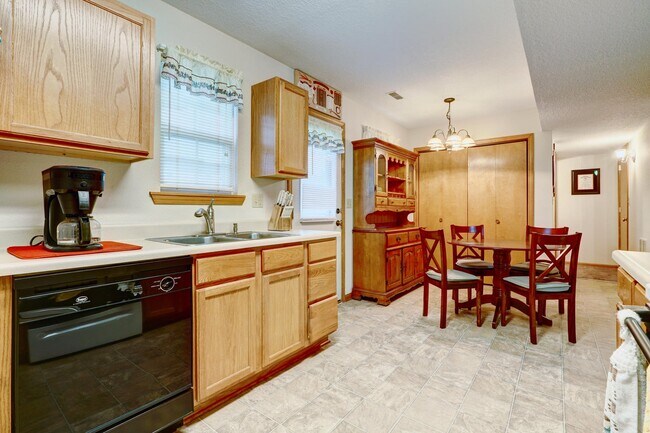 Building Photo - 3410 Zinnia Dr