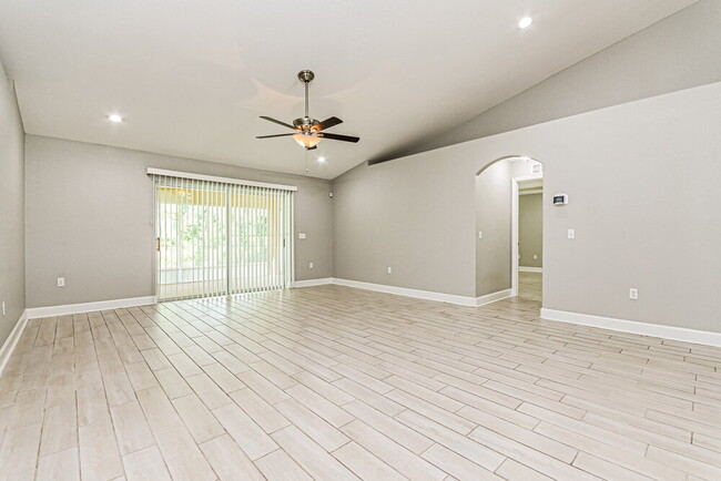 Foto del edificio - 827 Auburn Preserve Blvd