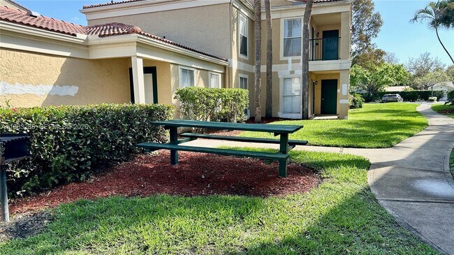 Foto del edificio - 977 Riverside Dr