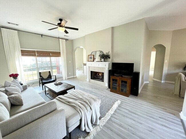 Foto del edificio - 2495 Chancellor Ridge Rd