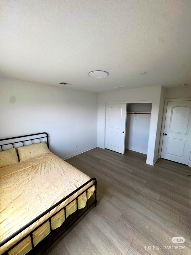 Foto del edificio - 5032 Woodley Ridge Dr