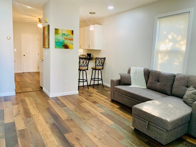 Foto del edificio - 400 Charles St