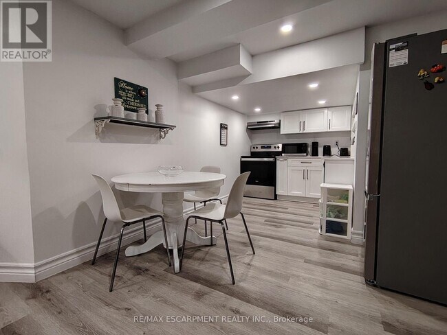 Photo du bâtiment - 3443 Drummond Rd