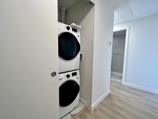 Photo du bâtiment - 10626 City Pkwy