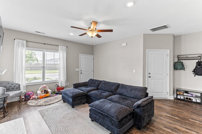 Foto del edificio - 1535 Grey Cliff Run