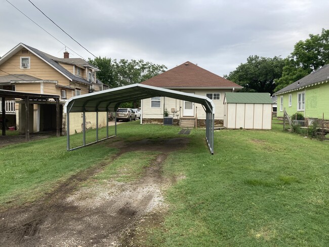 Foto del edificio - 211 E Will Rogers Blvd