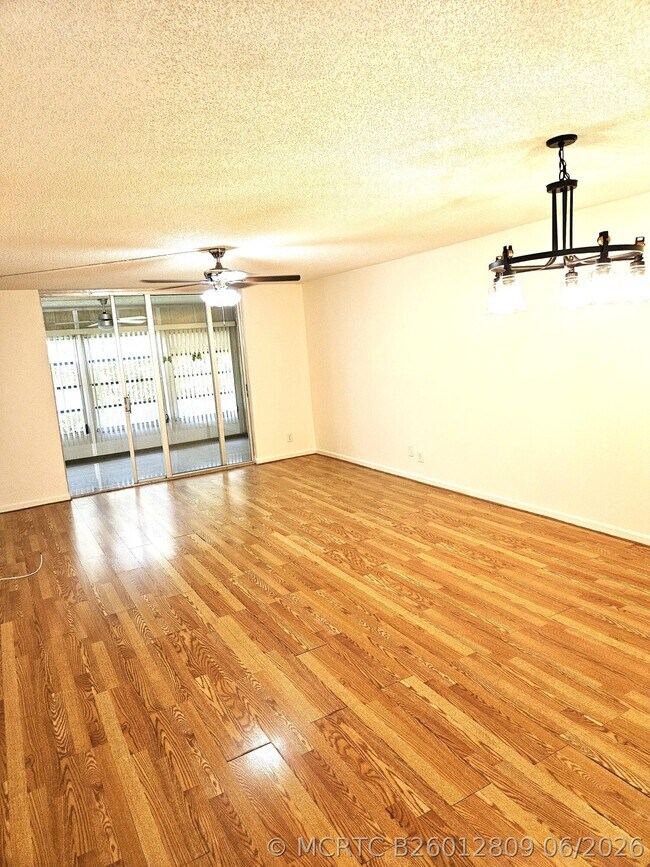 Foto del edificio - 357 N Rock Island Rd
