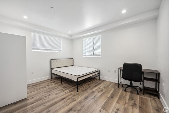 Building Photo - 1252 W 37th St