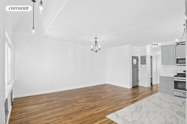 Building Photo - 1002 E 80th St