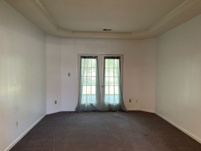 Building Photo - Beautiful 4-Bedroom Ranch in Courthouse Es...