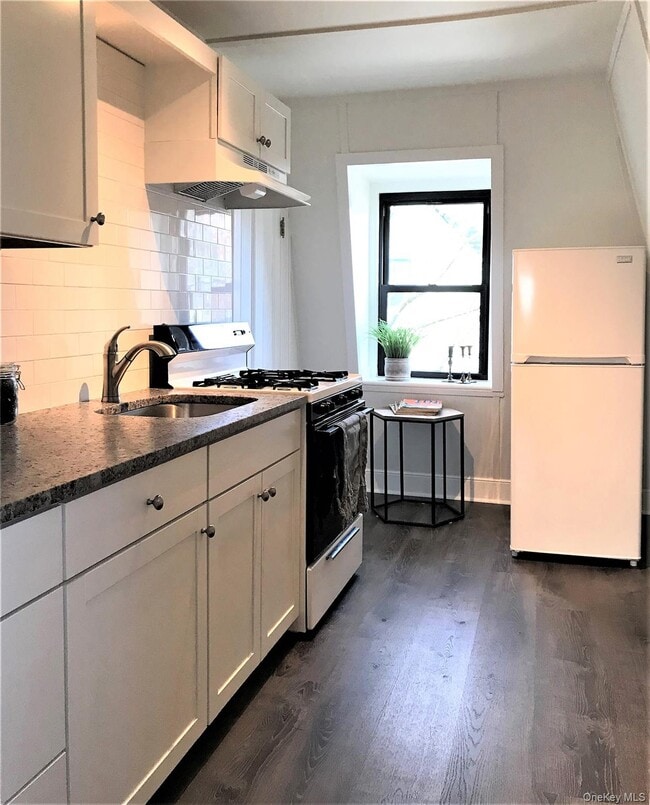 Building Photo - 46 Voorhis Ave