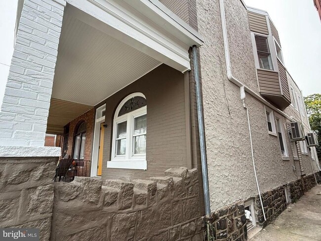 Building Photo - 5618 Cedar Ave
