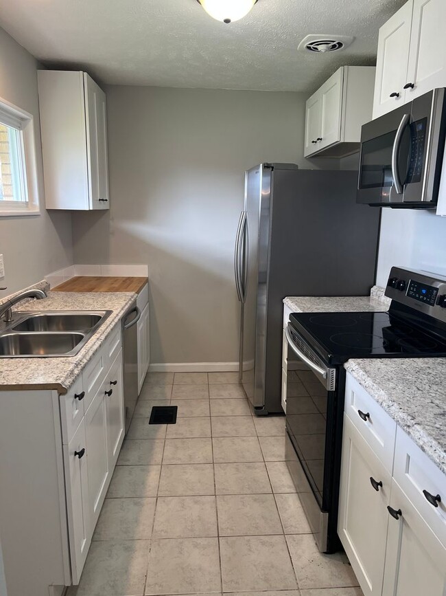Building Photo - 8826 Cabot Dr
