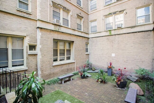 Foto del edificio - 901 W Argyle St