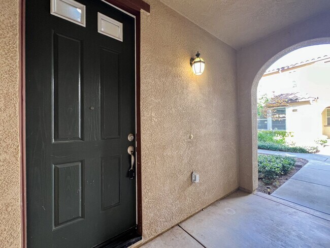 Foto del edificio - 3 Bed, 2½ Bath Condo in Elk Grove
