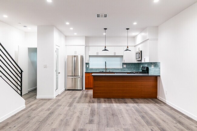 Foto del edificio - 1828 Alsace Ave