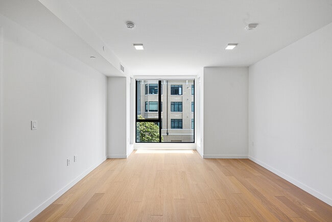 Building Photo - 1580 Pacific Ave