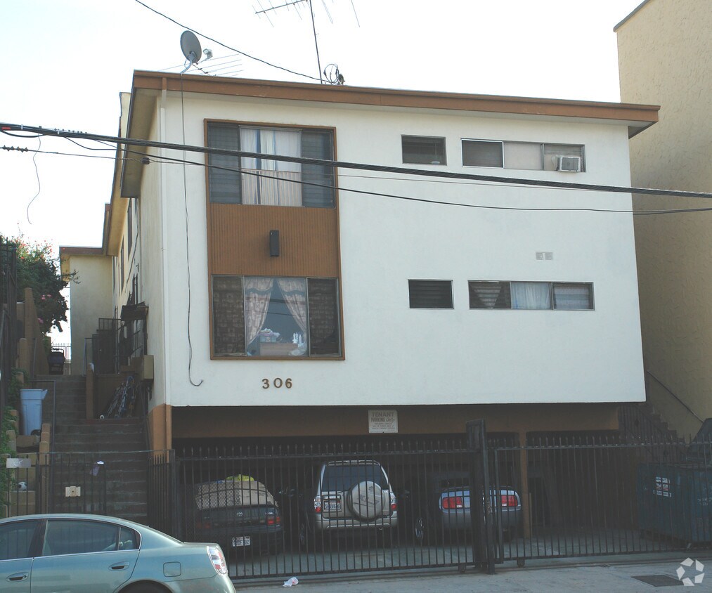 Building Photo - 306 N Bonnie Brae St