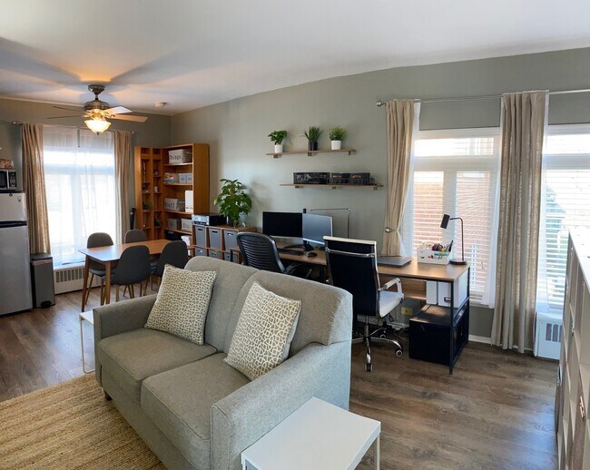 Foto del edificio - 604 Green Bay Rd