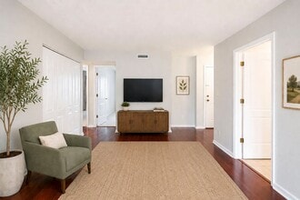 Building Photo - 1264 Villa Ln