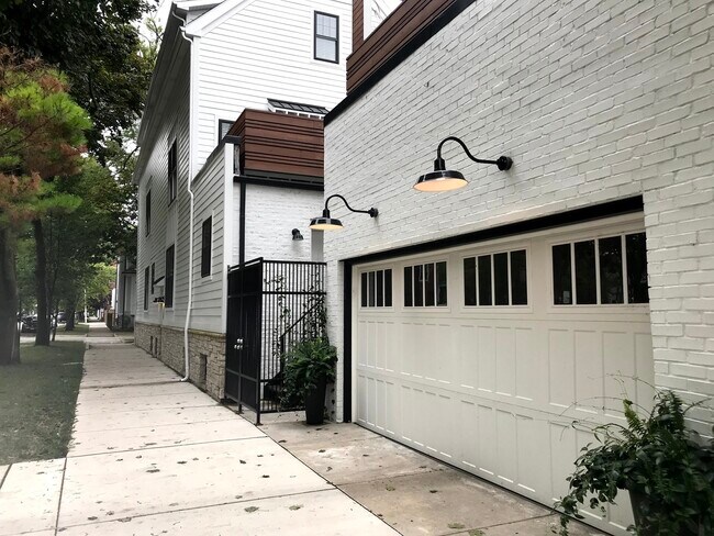 Building Photo - 3456 N Hoyne Ave