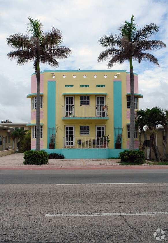 Building Photo - 9340 Collins Ave