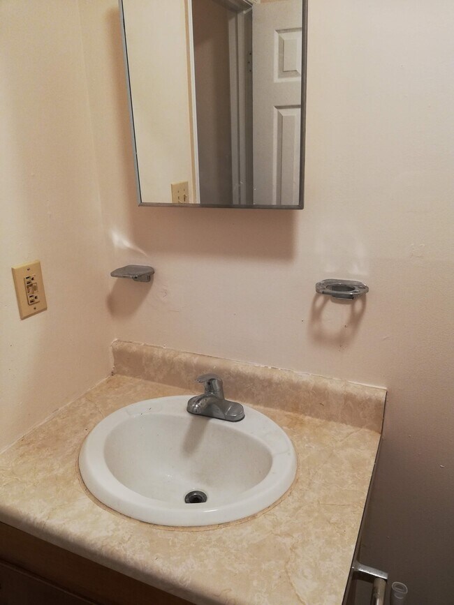 Foto del edificio - 435 Rustwood Dr